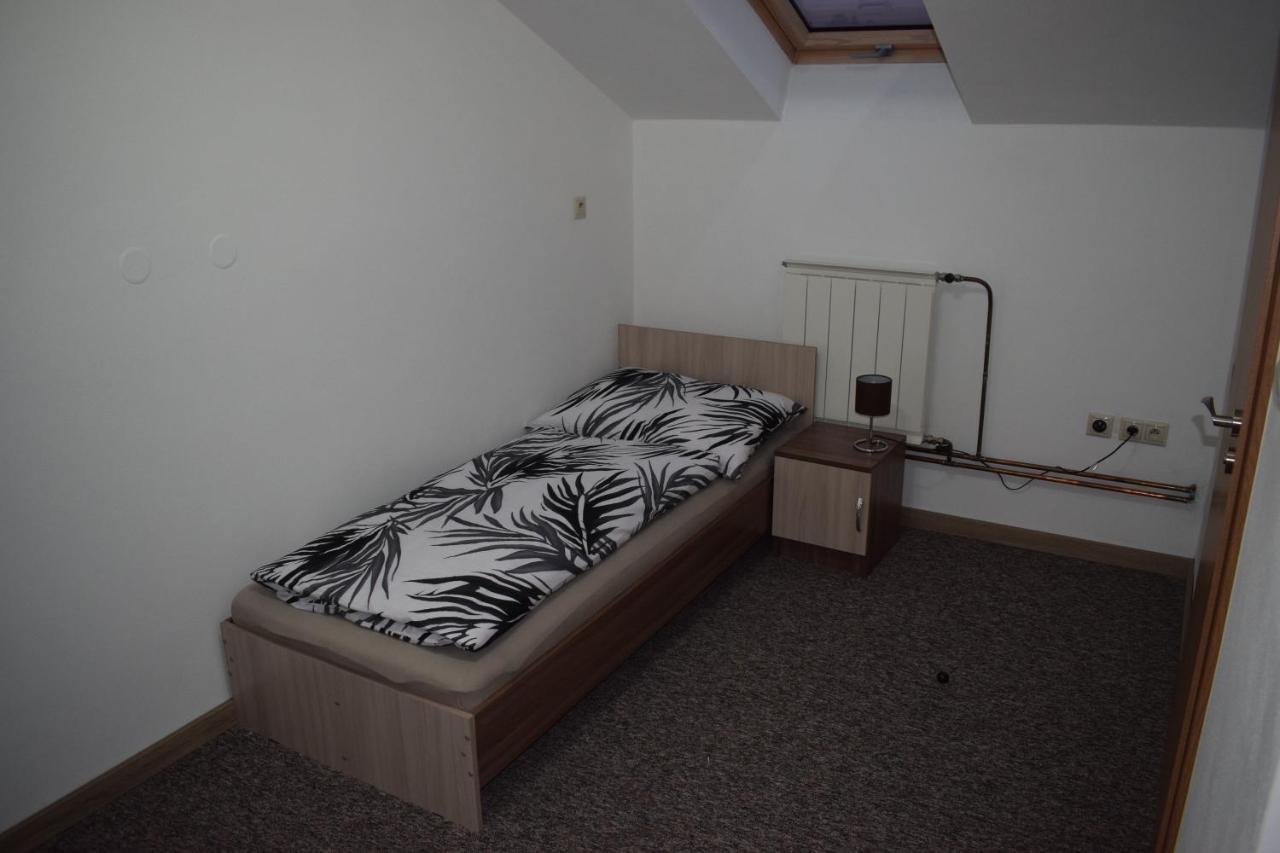 Ms-Ubytovanie Hotell Dolny Kubin Exteriör bild